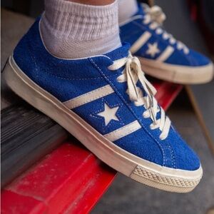 Converse one star academy in blue Suede, NWT